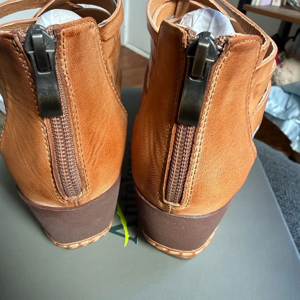 Antelope Tan Leather Crisscross Sandals - Picture 4 of 8
